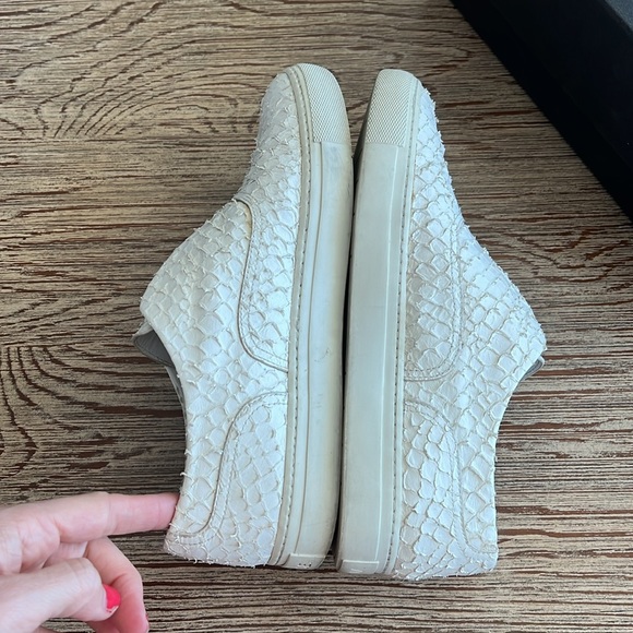 Vince size 8.5 NELSON PYTHON EMBOSSED SLIP-ON in Optic White - Picture 5 of 6